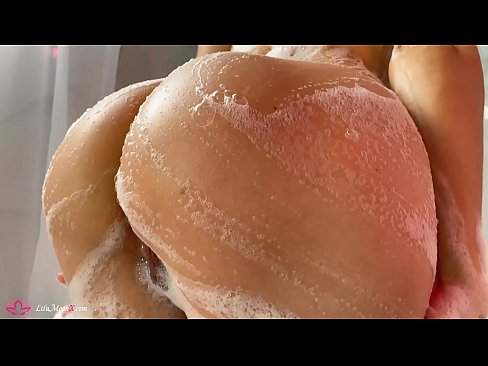❤️ Donkerkop masturbeer poes met vibrator tot intense orgasme in stort ❤❌ Seksvideo by ons ❤