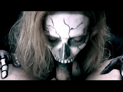 ❤️ Demoon meisie suig haan met haar swart mond en sluk cum. ❤❌ Seksvideo by ons ❤