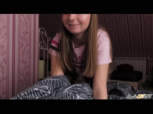 ❤️ Blondie suig haar BFF's diep en kry cum in haar mond ❤❌ Seksvideo by ons ❤